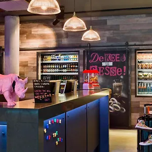Отель Moxy Frankfurt East, Франкфурт-на-Майне